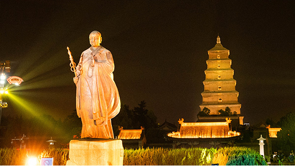 公園雕塑亮化打破單一的公園夜景欣賞模式