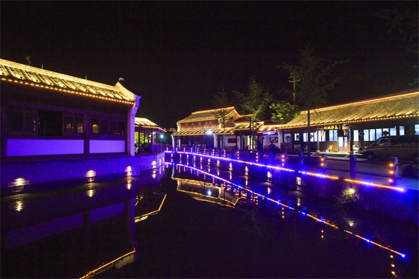 景觀夜景亮化設計要綜合考慮環(huán)境因素