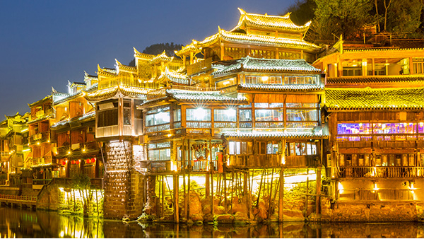 如何用燈光設(shè)計(jì)來(lái)塑造古建筑的夜間形象？