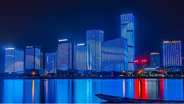 led戶外亮化工程如何展現(xiàn)城市活力？要考慮這些問題