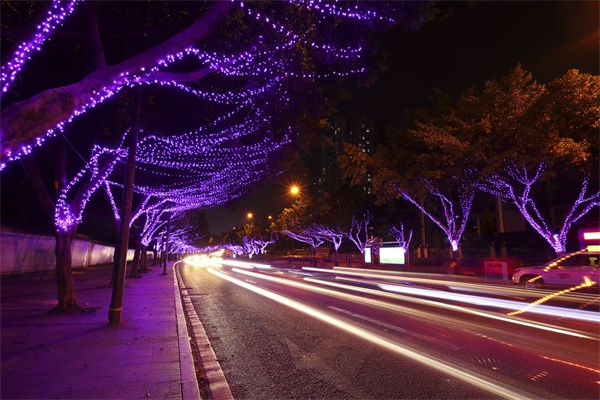 商業(yè)街夜景亮化能夠體現(xiàn)城市的繁榮